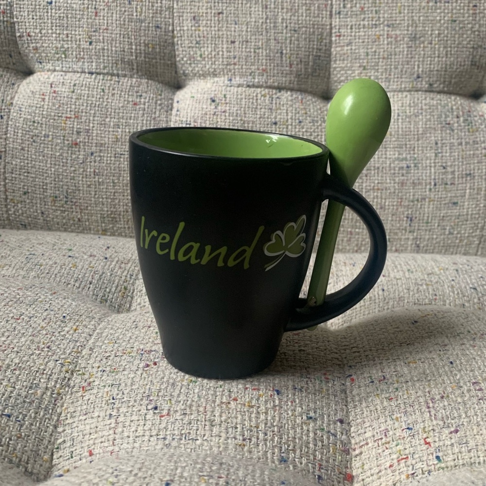 Ireland Souvenir Mug with Spoon Black & Green